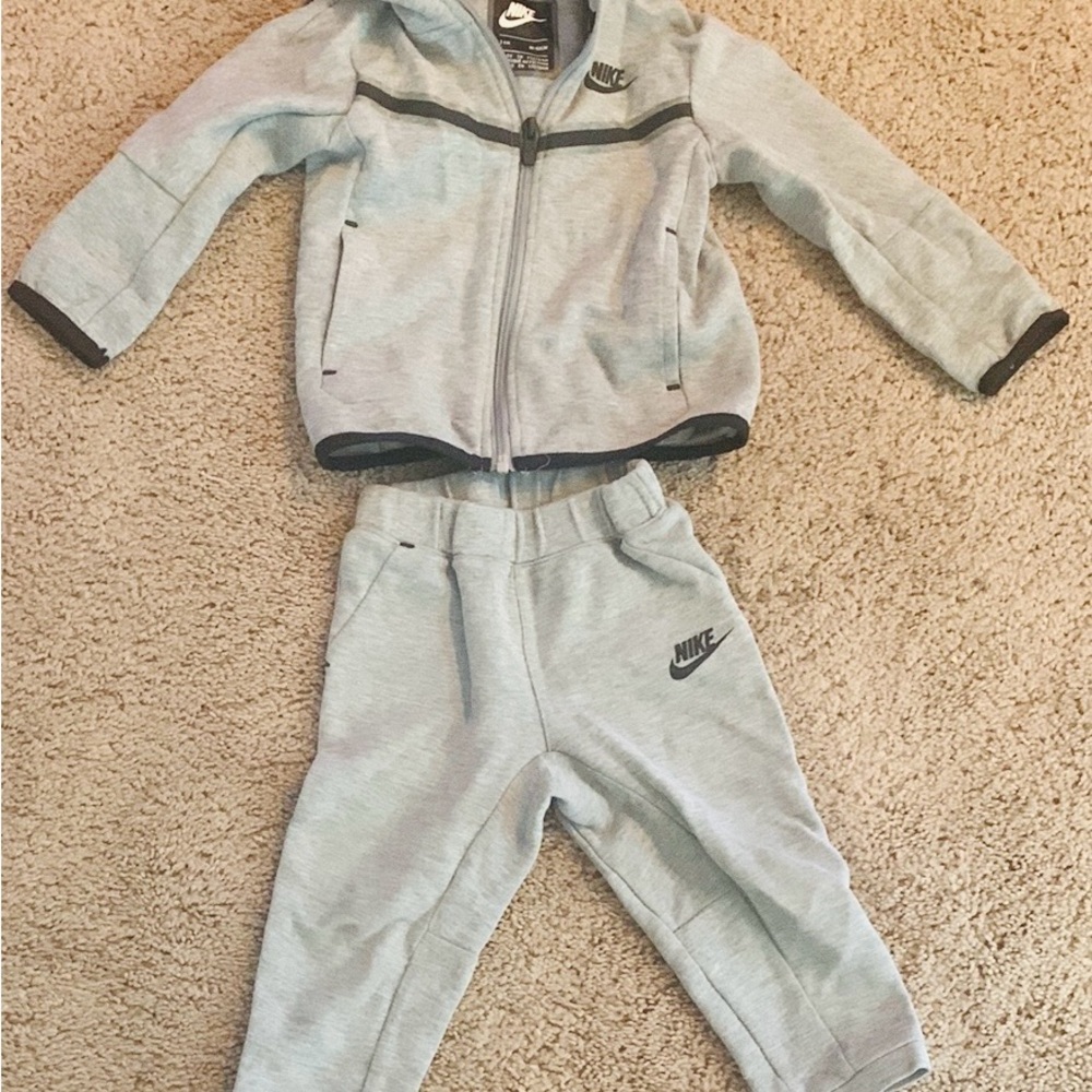 Nike Gray Sweatsuit Soft Fleece Joggers